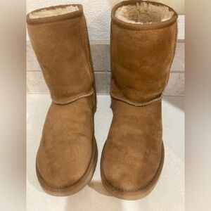 UGG Mid Boot